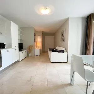 Deux Pieces, Parking Et Piscine , Beausoleil France